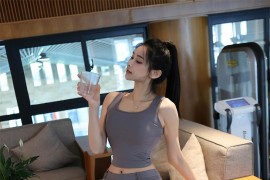 [秀人网] 2023.10.16 No.7512 草莓mm 灰色运动服[72P/688MB]