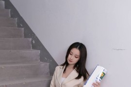 [秀人网] 2025.06.18 NO.10428 杏子Yada 浅色短裙[61P/558MB]