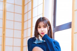 亚马逊鲶鱼 小姐姐蓝色毛衣 楚楚可人