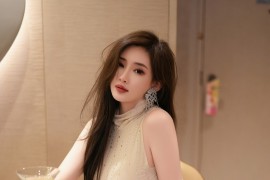 [秀人网] 2023.08.04 No.7187 Carol周妍希 米色连衣长裙[63P/588MB]