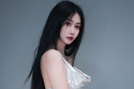 [秀人网] 2023.10.23 No.7550 laura阿姣 银色高跟鞋[69P/613MB]