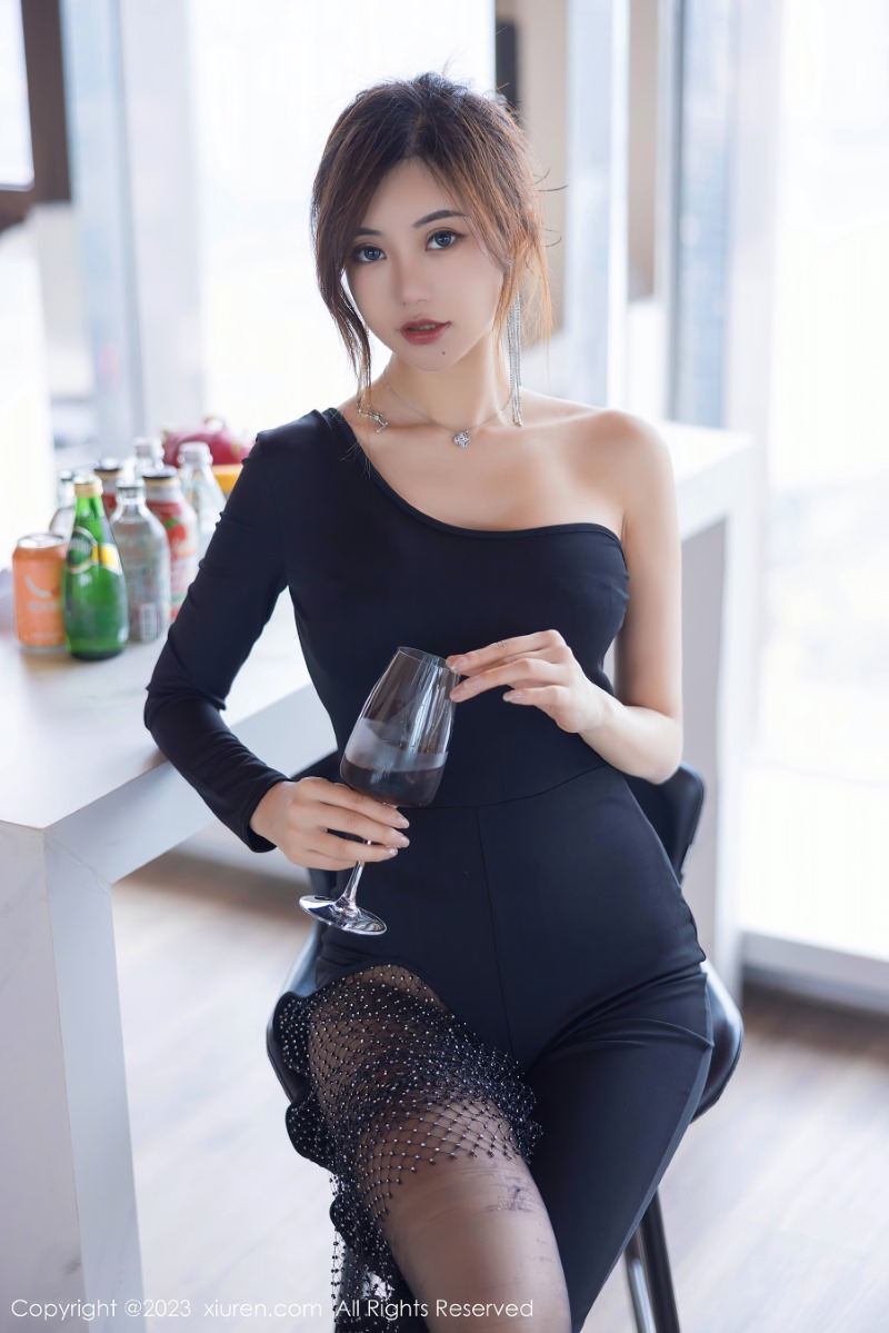 [秀人网] 2023.07.21 NO.7117 绮里嘉ula 黑色连衣长裙[83P/742MB] 第1张