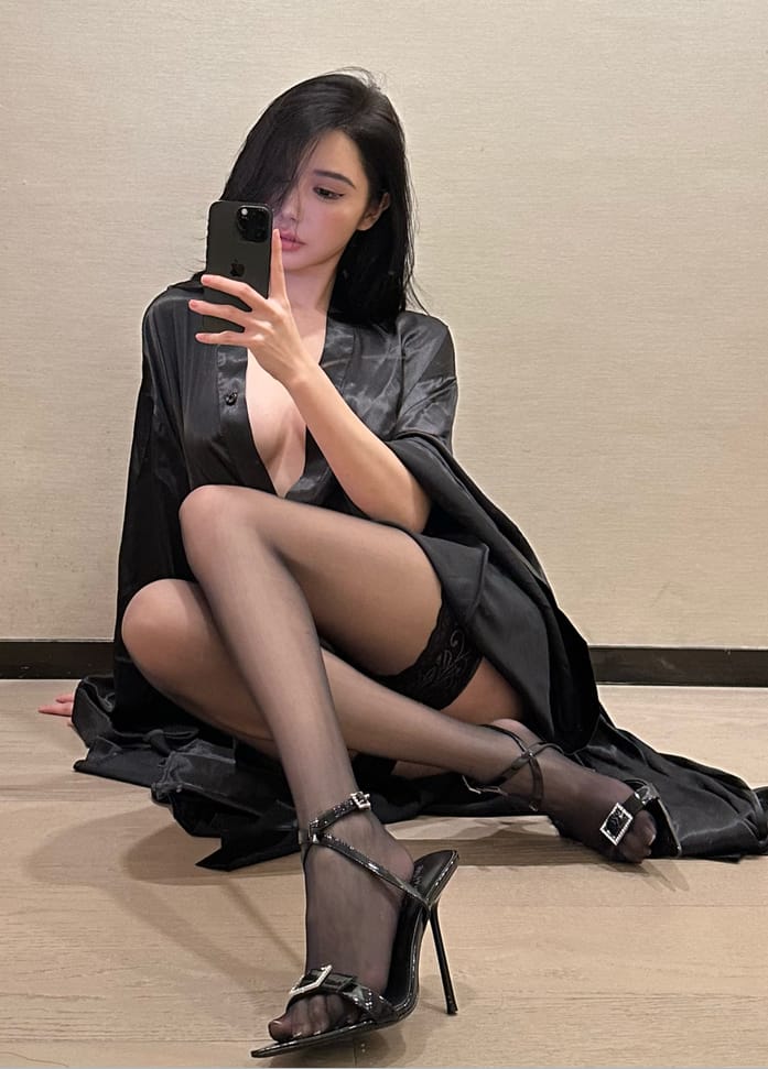 【微-密】媛媛酱-黑色飒姿 [14P-41M] 第2张