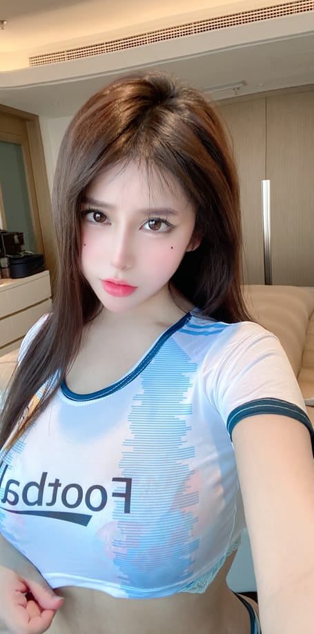 【微-密】奔跑的晶螺儿-足球杯能有我好看么？ [33P1V-147M] 第1张