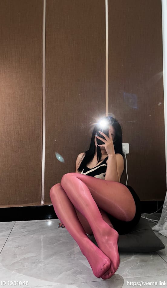 【微-密】钟垚垚-油亮红丝 [19P-34M] 第2张