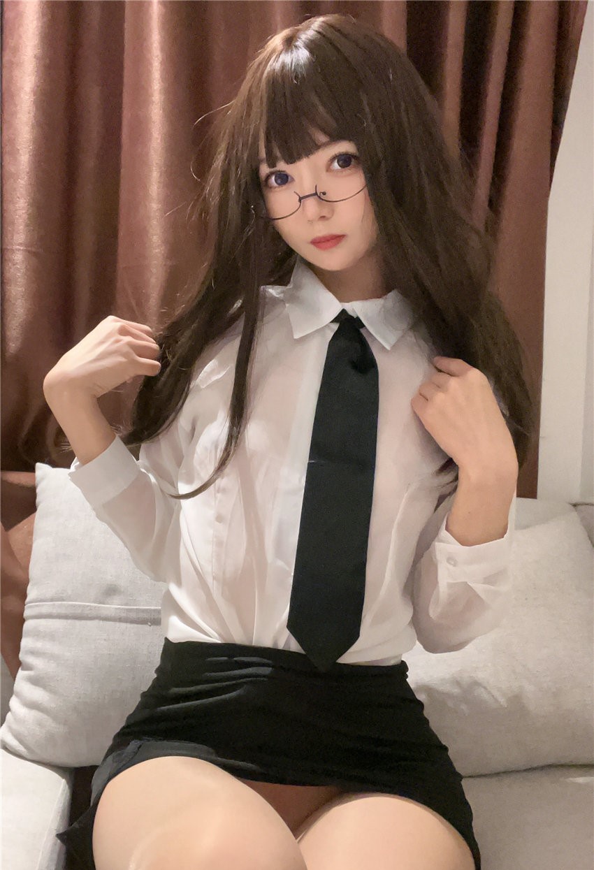 51酱 肉丝眼镜娘 [52P7V-420MB] 第2张
