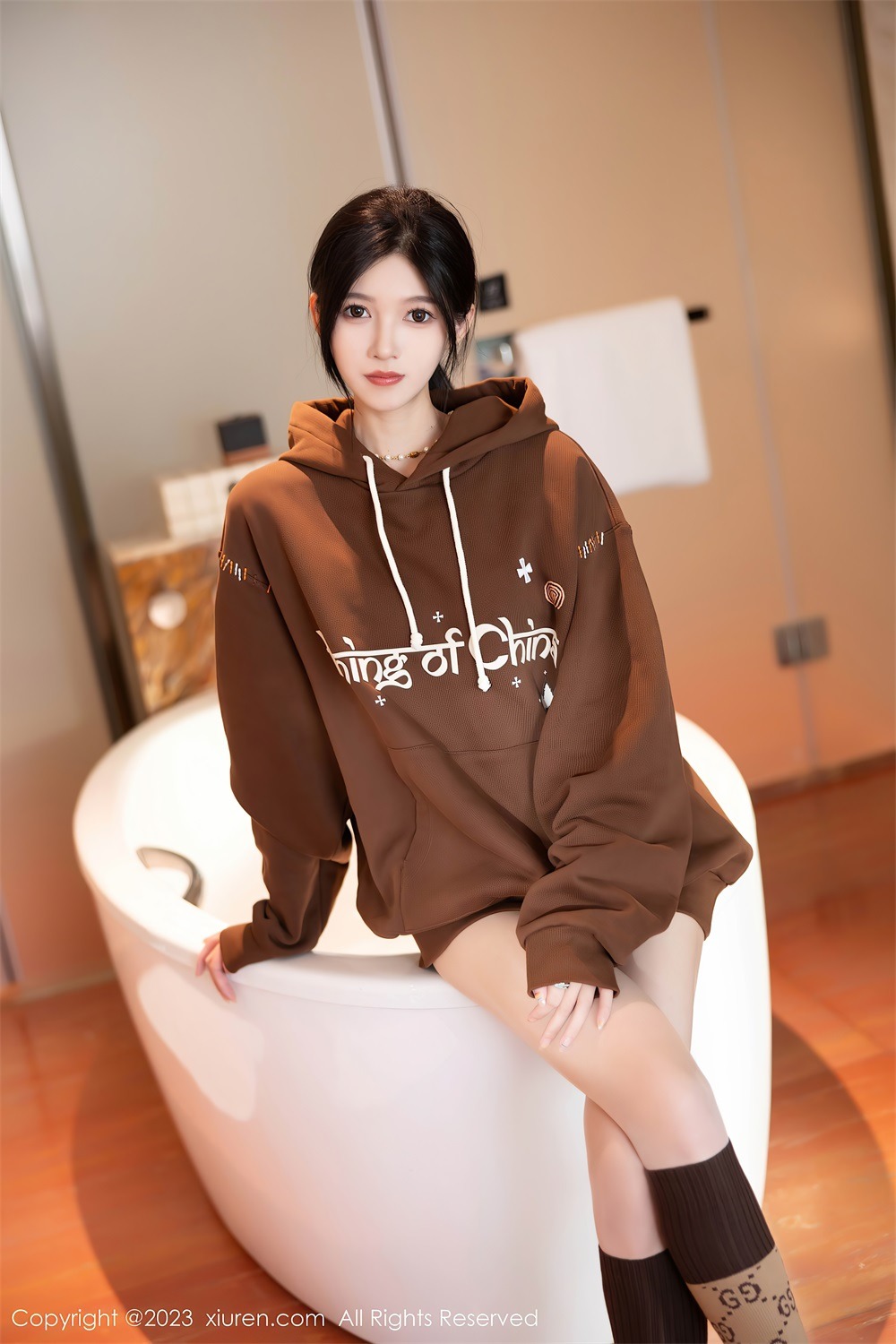 [秀人网] 2023.10.10 No.7488 程程程- 咖啡色卫衣[82P/739MB] 第1张