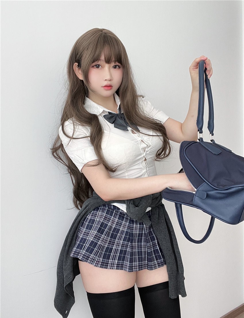 是依酱吖 学姐的日常 [35P3V-994MB] 第2张