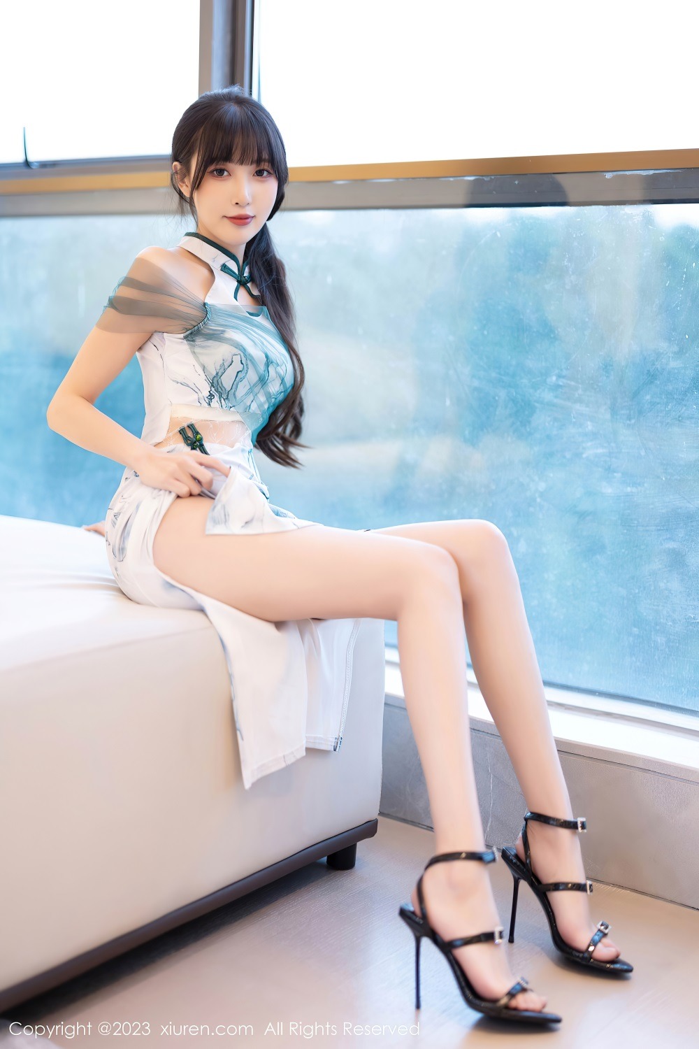 [秀人网] 2023.11.02 No.7605 林星阑 白色带图案旗袍[91P/675MB] 第1张