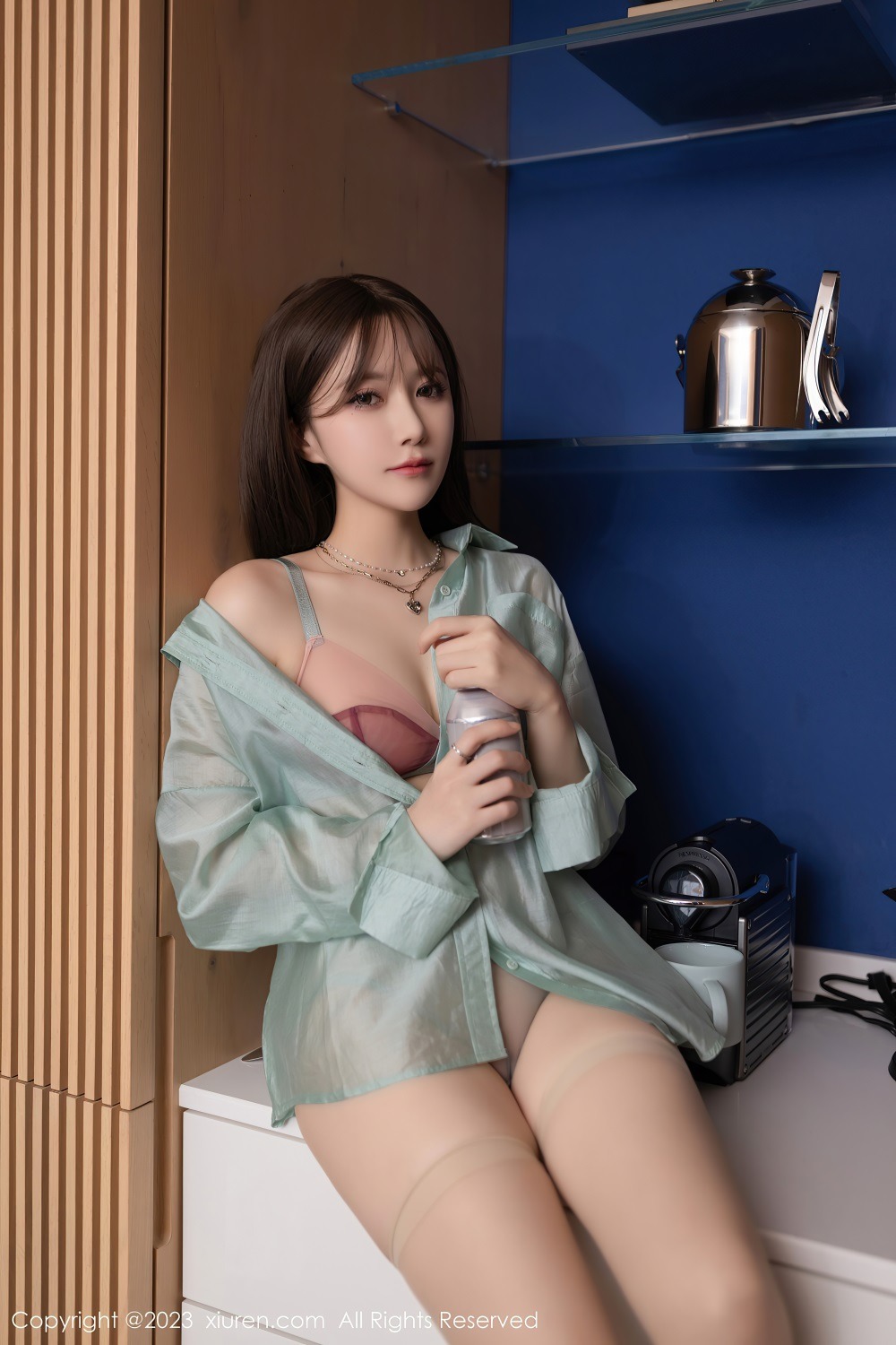 [秀人网] 2023.11.24 No.7721 鱼子酱Fish绿灰色上衣[80P/784MB] 第1张