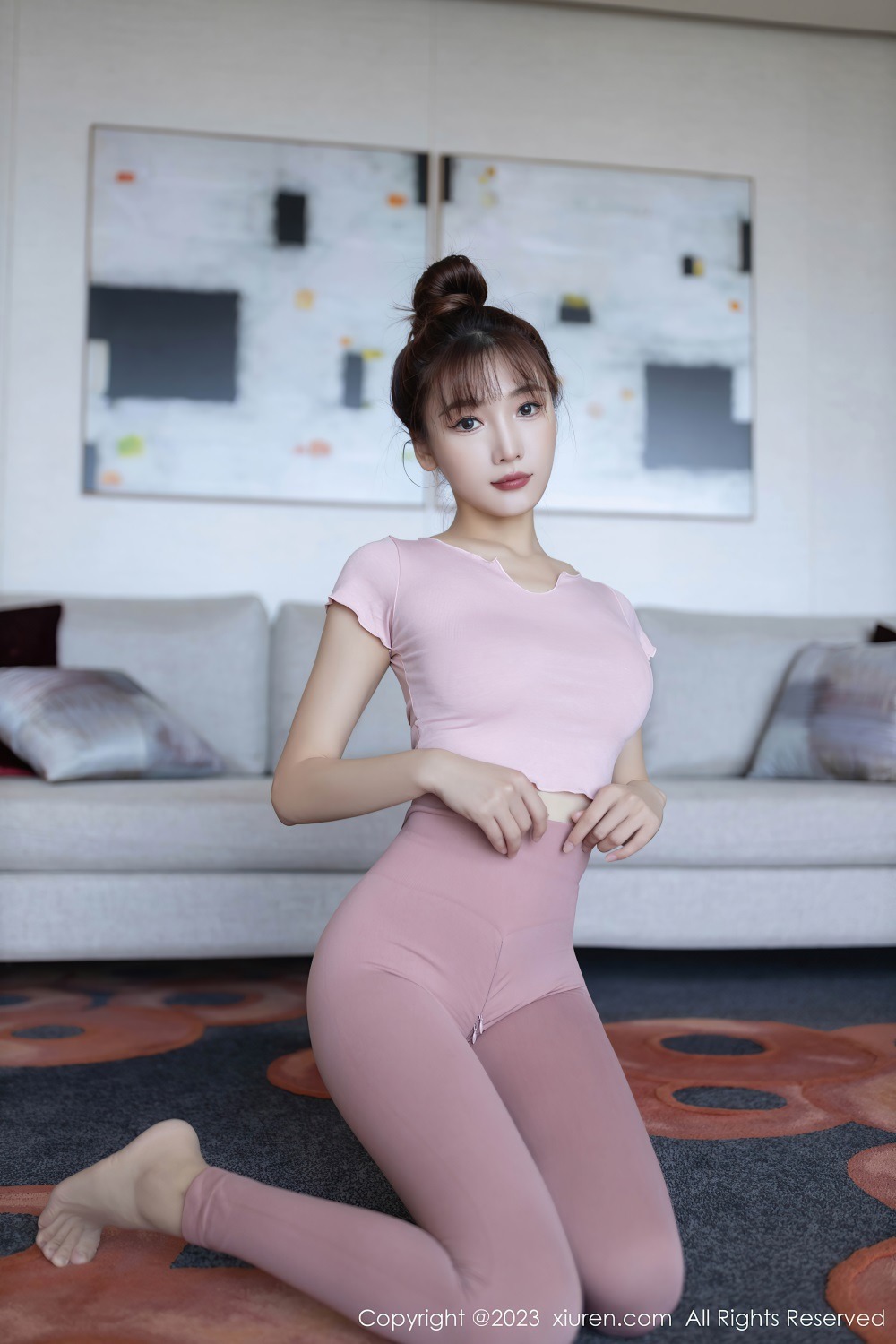 [秀人网] 2023.11.30 No.7746 陆萱萱 粉灰色瑜伽服[81P/800MB] 第1张