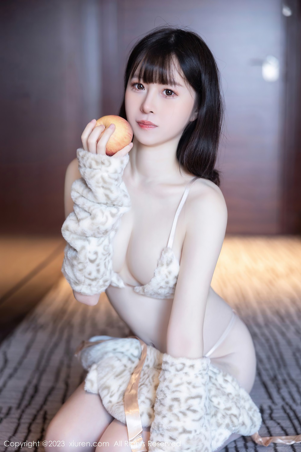 [秀人网] 2023.12.13 No.7803 林悠悠 浅色毛绒卡哇伊[86P/710MB] 第1张