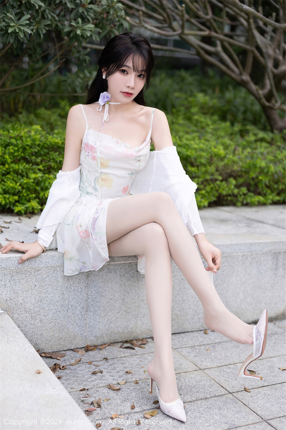 [秀人网] 2024.01.12 No.7959 徐莉芝Booty 白色吊带碎花连夜短裙[83P/740MB] 第1张