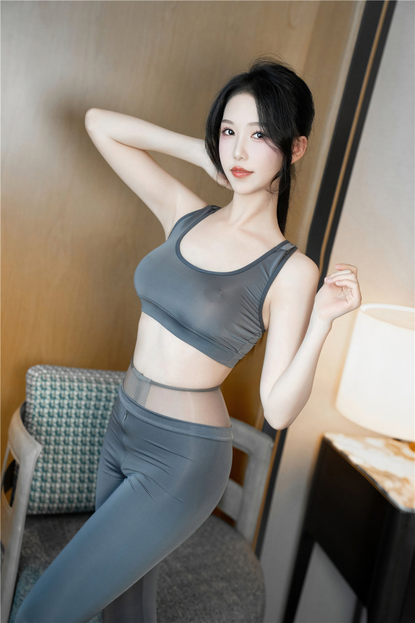 抖娘-利世 灰色瑜伽服[105P1V-2.03GB] 第3张