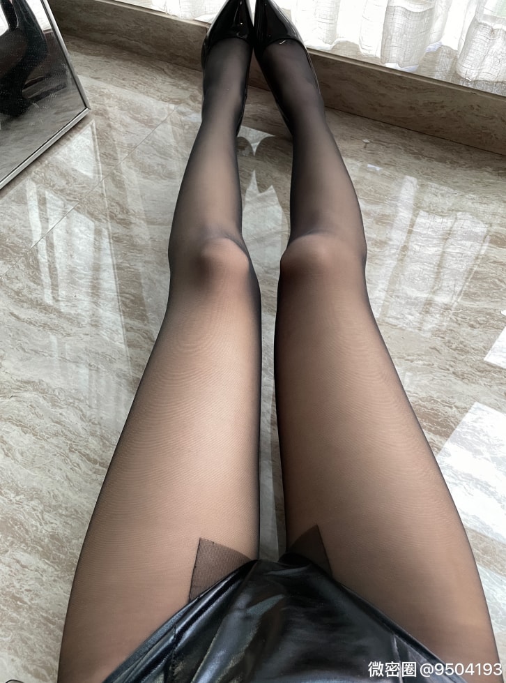 【微-密】小起本雾-黑丝高跟 [21P-39M] 第2张