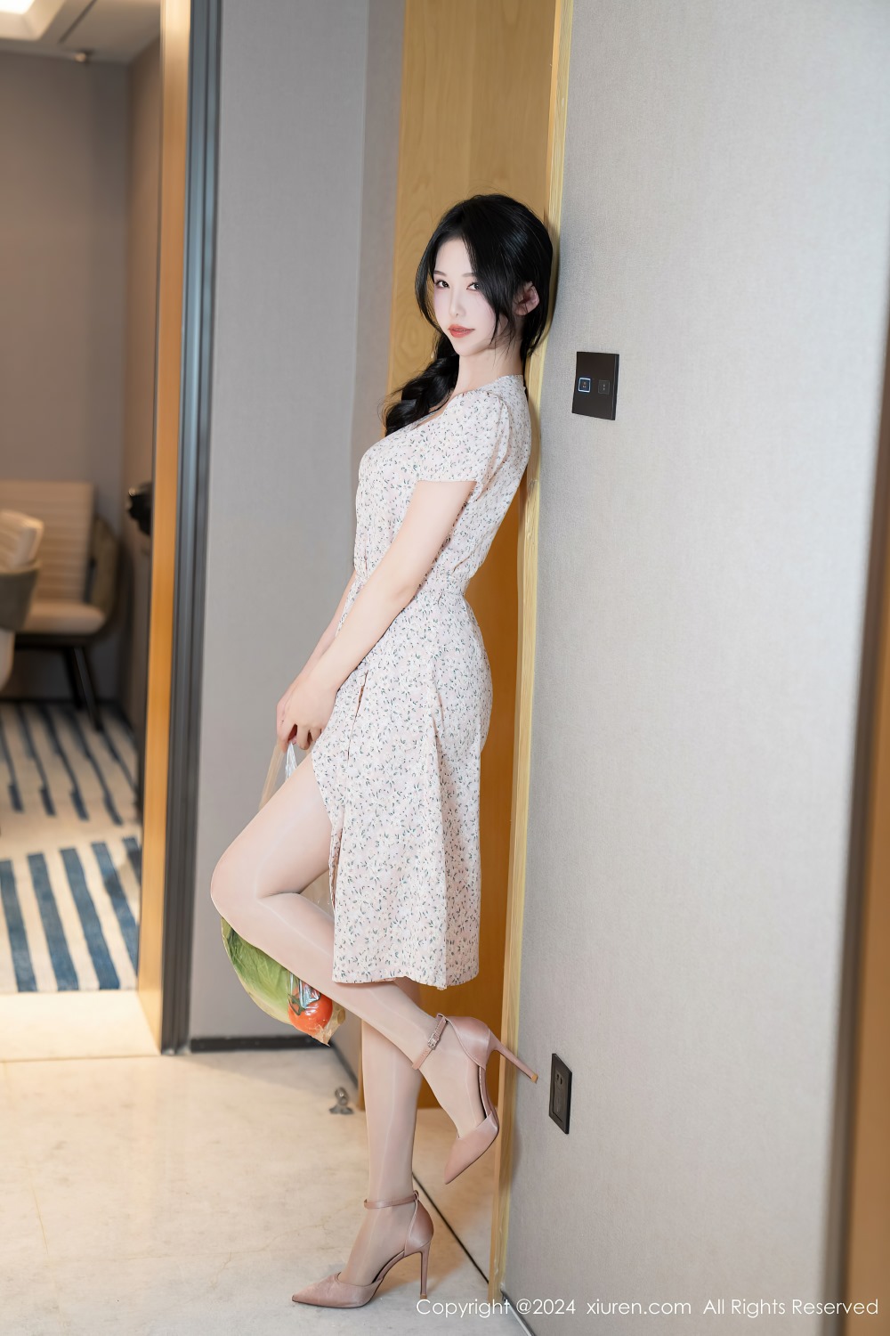 [秀人网] 2024.02.22 NO.8130 利世 浅色连衣短裙[91P/897MB] 第1张