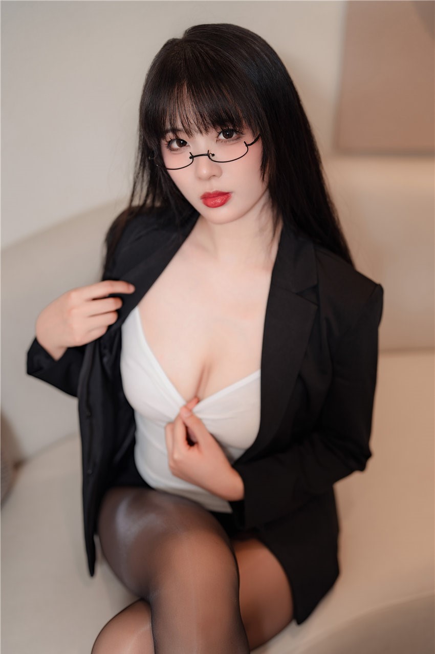 轩萧学姐 下班后OL[72P-255MB] 第4张