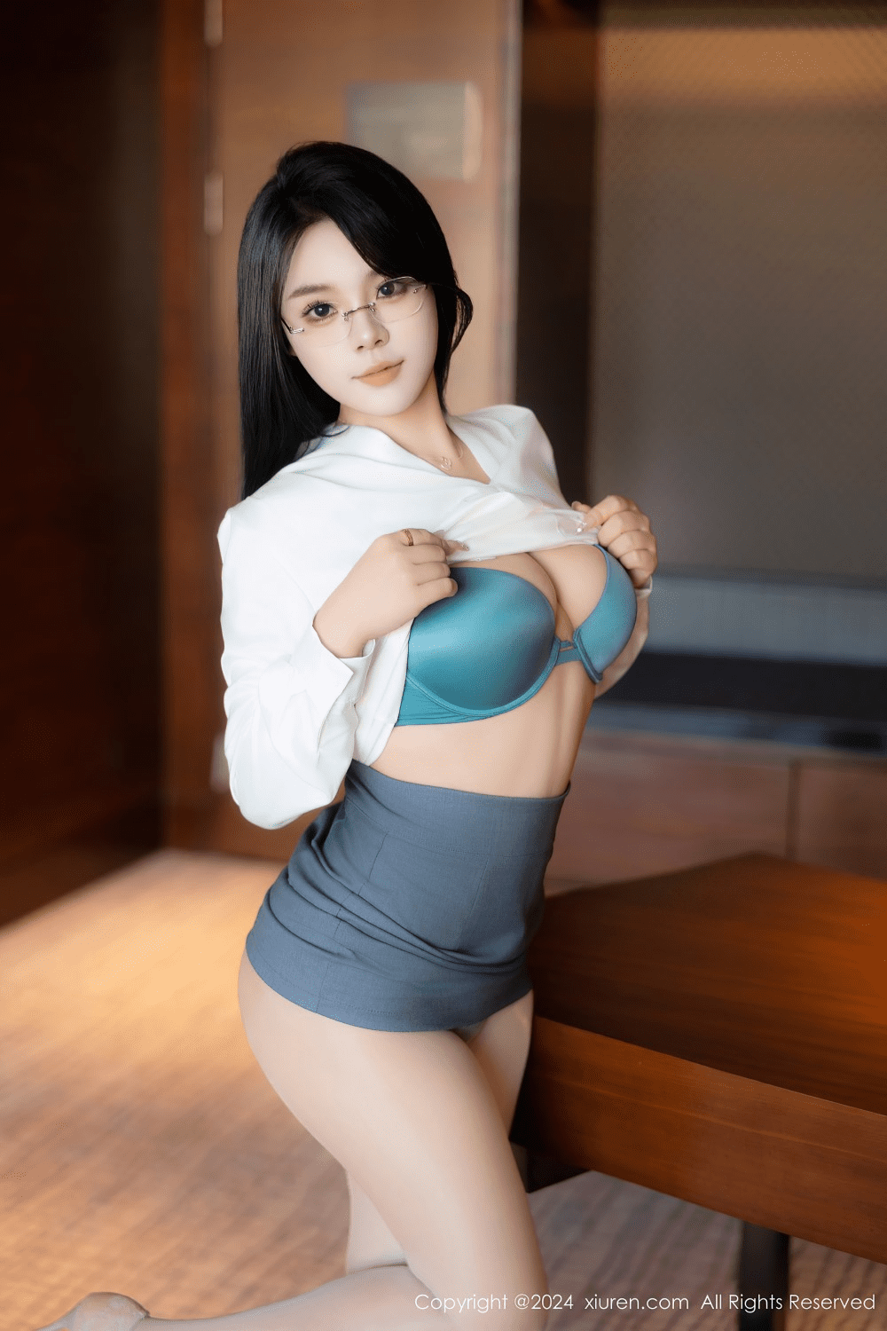 [秀人网] 2024.08.09 NO.8989 麦田 白色OL服[84P/782MB] 第1张