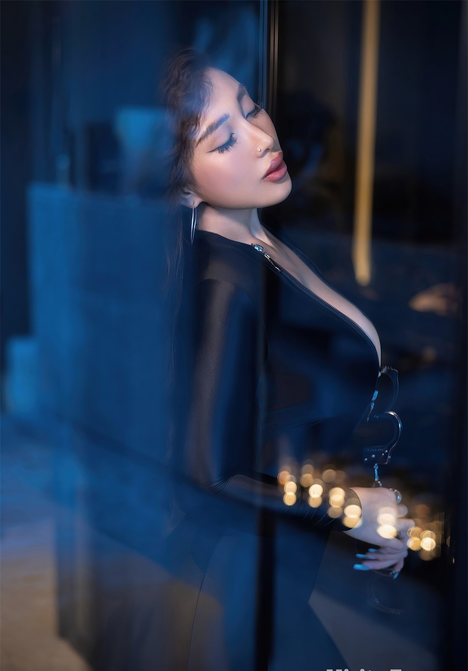 [秀人网] 2024.10.10 NO.9259 FE- 黑色连体衣[60P/458MB] 第1张