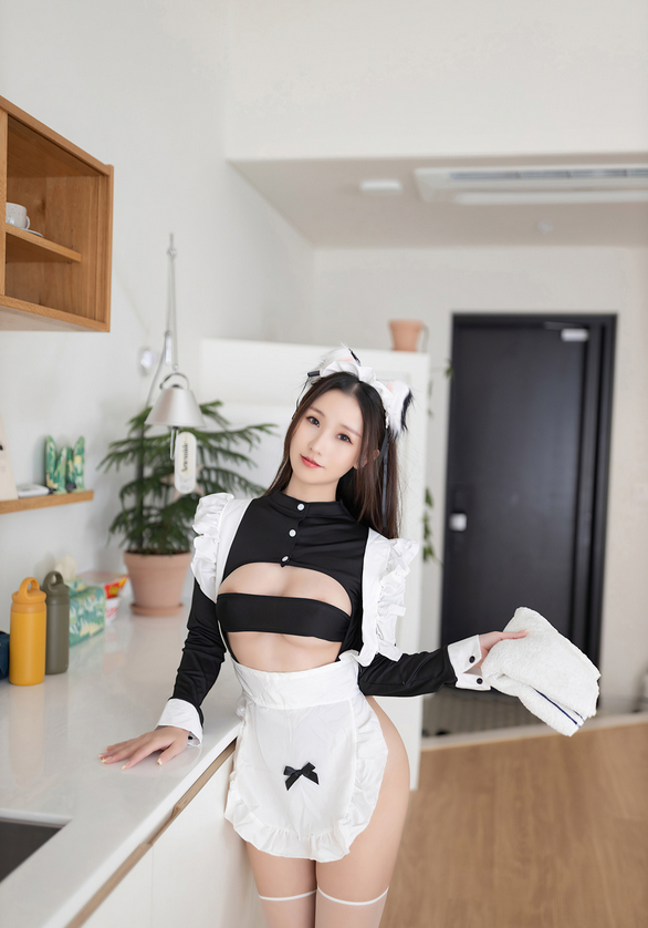 [秀人网] 2024.10.30 NO.9369 杏子Yada 黑色女仆[80P/666MB] 第1张