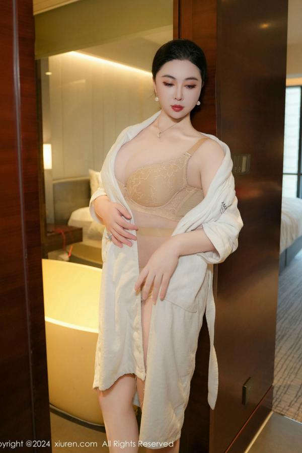 [秀人网] 2024.12.02 NO.9534 风景尤美 新人专辑[66P/663MB] 第1张