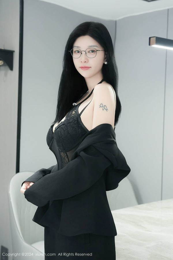 [秀人网] 2024.12.23 NO.9639 雅茹老师 黑色西服[82P/635MB] 第1张