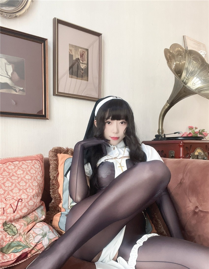 Money冷冷 修女 [54P-167M] 第1张
