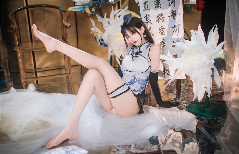 羽生三未 瓶儿 青花瓷旗袍[25P-307MB] 第3张