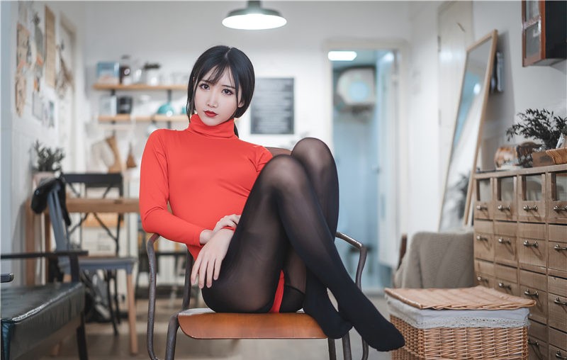 面饼仙儿 皮裤连体红毛衣[20P-290M] 第2张
