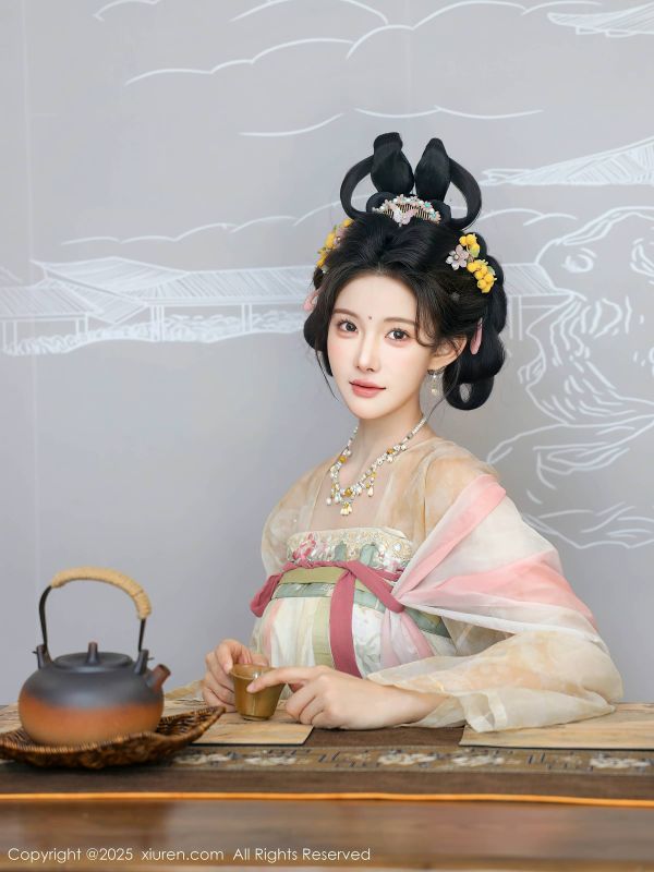 [秀人网] 2025.08.13 NO.10645 梨霜儿 浅色古装[82P/991MB] 第1张