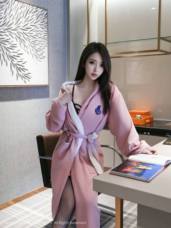 [秀人网] 2025.08.20 NO.10669 烧烧小桃 首套写真[99P/1.16GB] 第1张