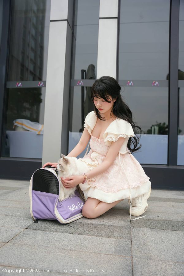 [秀人网] 2025.09.05 NO.10734 软情 浅色连衣短裙[75P/815MB] 第1张