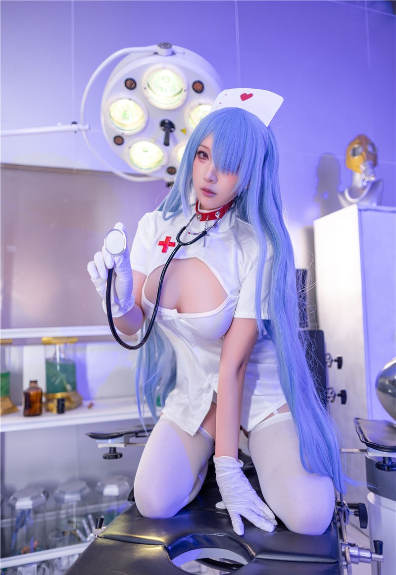 小和甜酒 伏罗希洛夫护士[25P2V-233M] 第1张