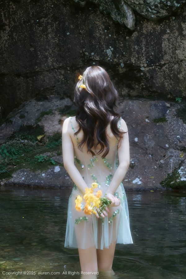 [秀人网] 2025.09.11 NO.10756 尹甜甜sunny 小溪亮片裙[60P/736MB] 第1张
