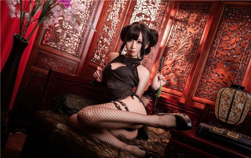 面饼仙儿 魔女旗袍[33P-322MB] 第2张