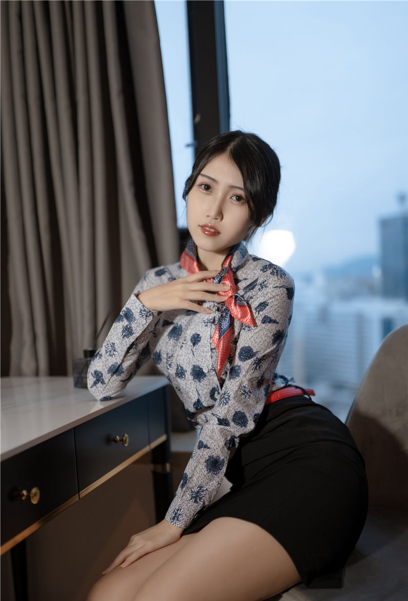 不呆猫 东航空姐制服[66P1V-1.6G] 第1张