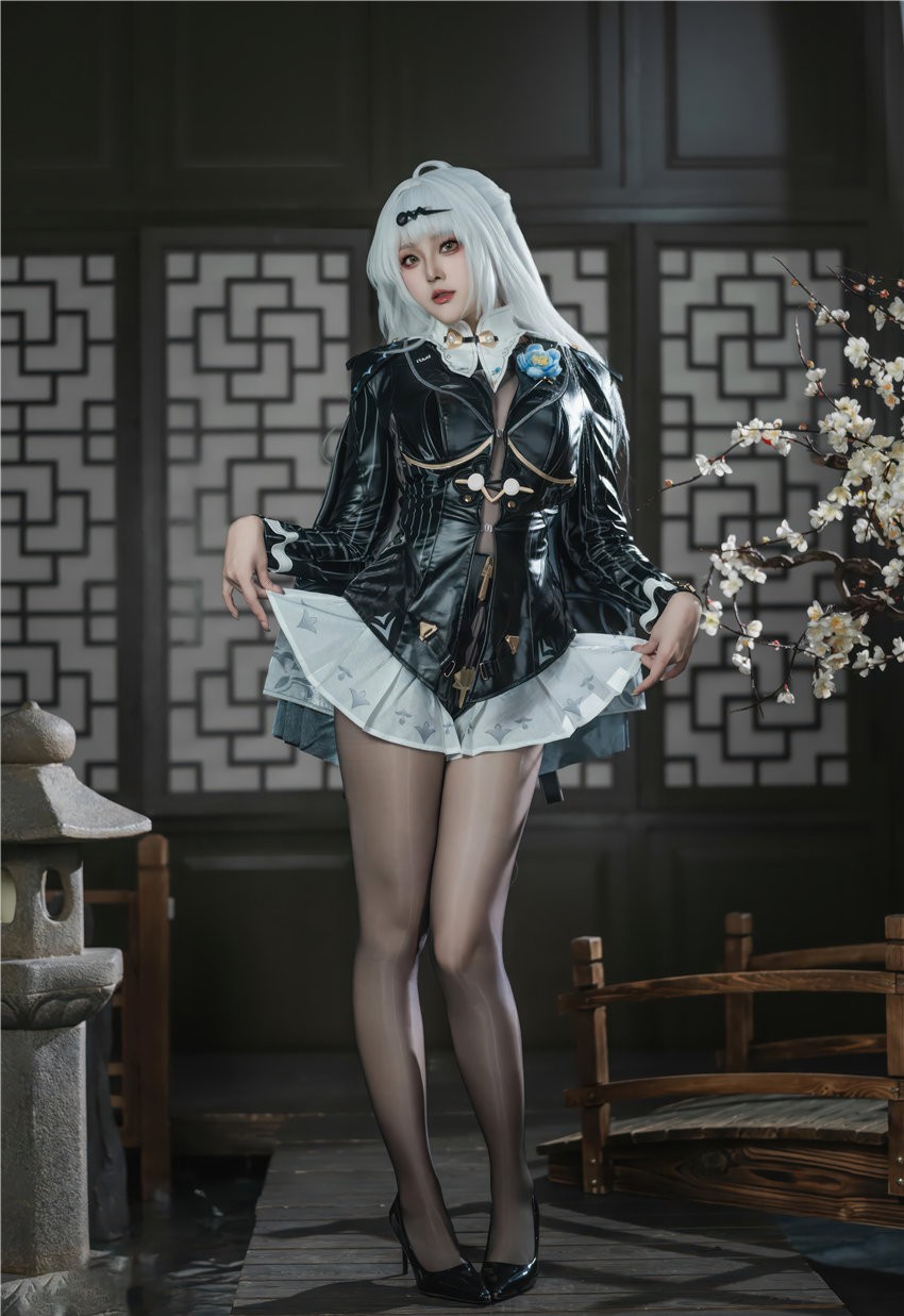 Natsuko夏夏子 仪玄-墨形影踪[86P-563M] 第2张