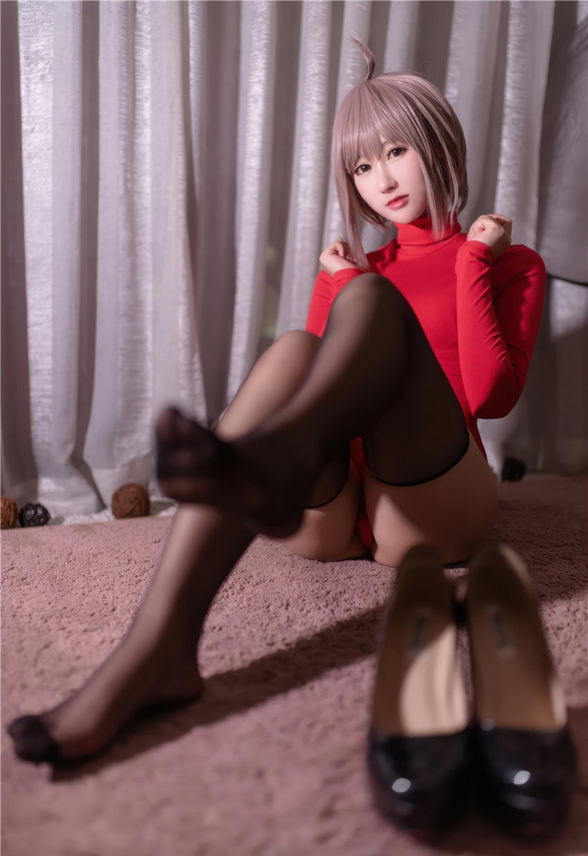 羽生三未 红毛衣 [24P-181M] 第2张