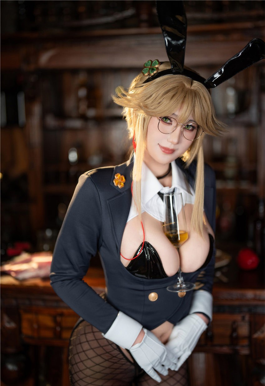 星澜是澜澜叫澜妹呀 Nikke 爱德·特务兔女郎[71P4V-1.99G] 第1张