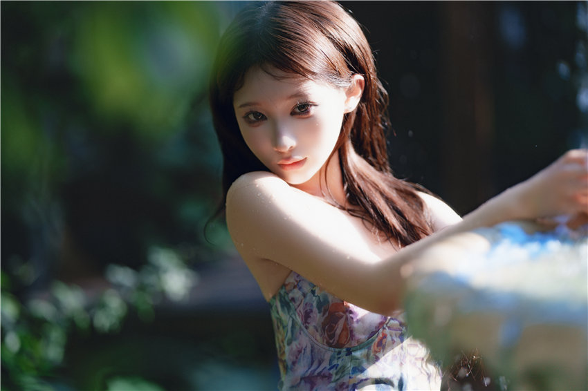 蠢沫沫 水池碎花裙 [27P-675M] 第3张