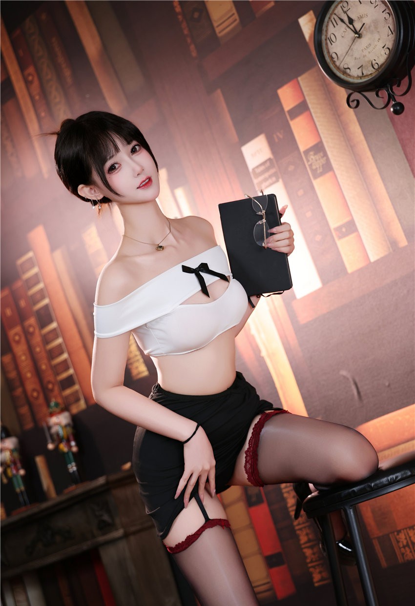 羽生三未 甜系OL [32P-374MB] 第2张