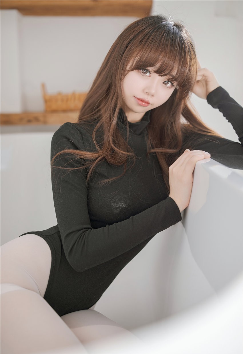 雪琪SAMA 黑与白 [42P2V-1.56G] 第2张